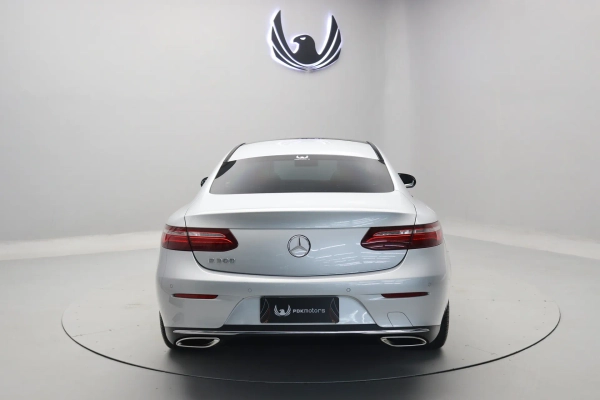 Foto do veiculo MERCEDES-BENZ E 300 COUPé