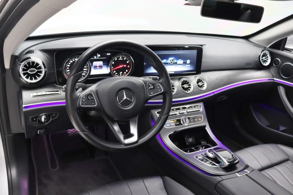 Foto do veiculo MERCEDES-BENZ E 300 COUPé