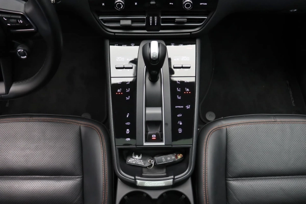 Foto do veiculo PORSCHE MACAN GTS