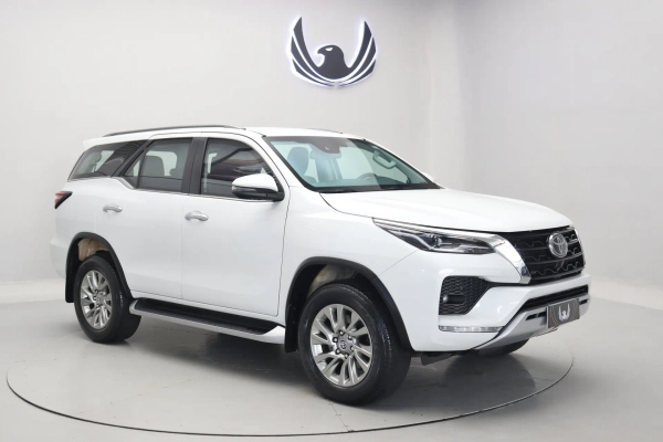 Foto do veiculo TOYOTA HILUX SW4 SRX | 7 LUGARES