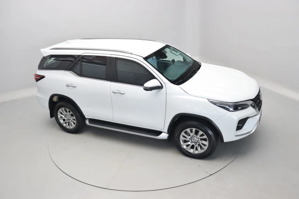 Foto do veiculo TOYOTA HILUX SW4 SRX | 7 LUGARES