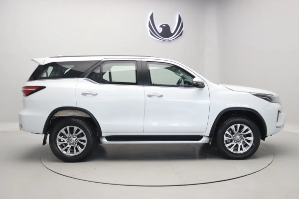 Foto do veiculo TOYOTA HILUX SW4 SRX | 7 LUGARES