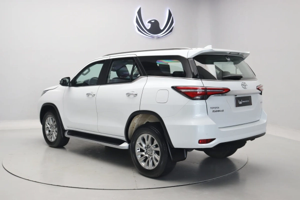 Foto do veiculo TOYOTA HILUX SW4 SRX | 7 LUGARES