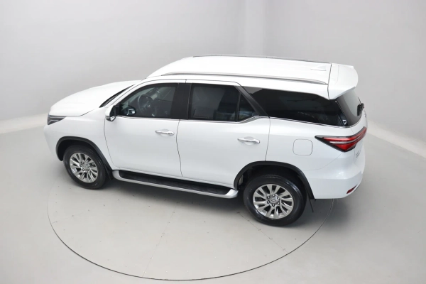 Foto do veiculo TOYOTA HILUX SW4 SRX | 7 LUGARES