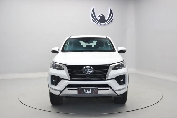 Foto do veiculo TOYOTA HILUX SW4 SRX | 7 LUGARES