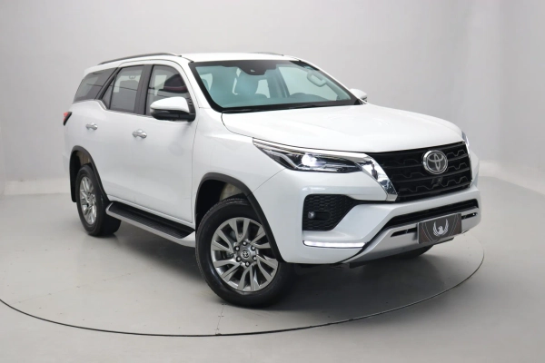 Foto do veiculo TOYOTA HILUX SW4 SRX | 7 LUGARES