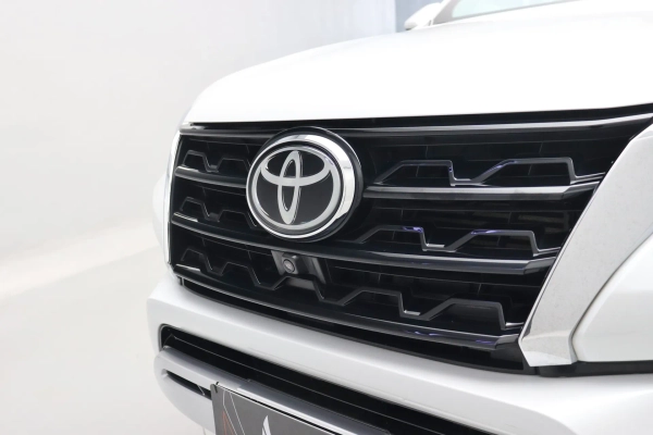 Foto do veiculo TOYOTA HILUX SW4 SRX | 7 LUGARES