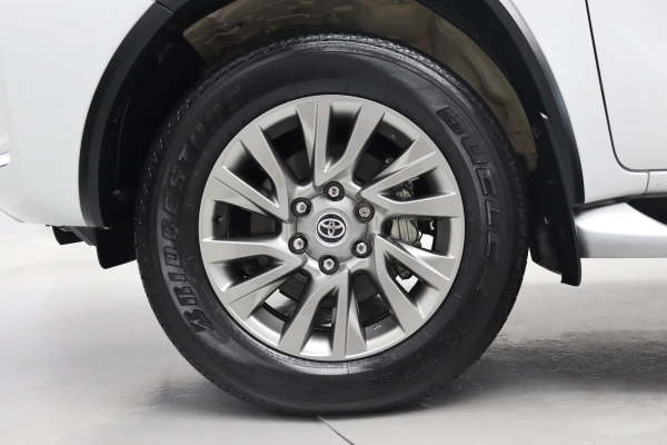 Foto do veiculo TOYOTA HILUX SW4 SRX | 7 LUGARES