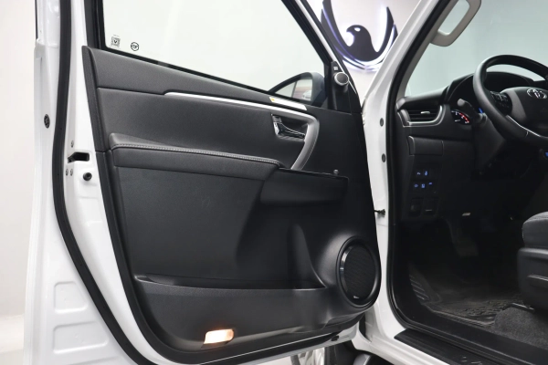 Foto do veiculo TOYOTA HILUX SW4 SRX | 7 LUGARES