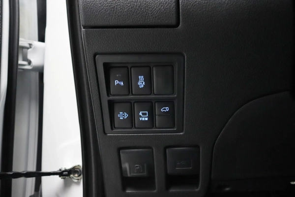 Foto do veiculo TOYOTA HILUX SW4 SRX | 7 LUGARES
