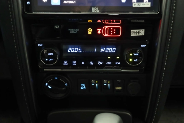 Foto do veiculo TOYOTA HILUX SW4 SRX | 7 LUGARES
