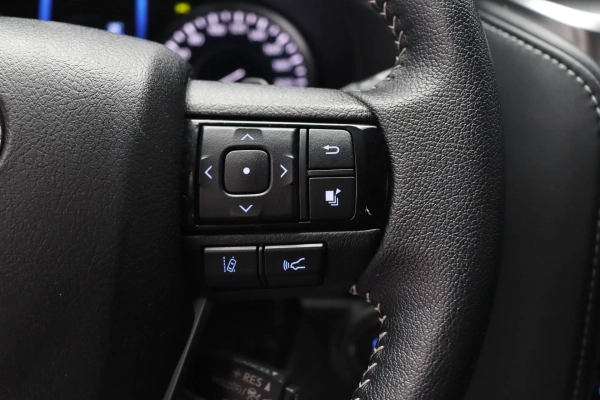 Foto do veiculo TOYOTA HILUX SW4 SRX | 7 LUGARES