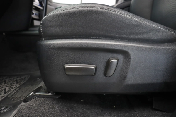 Foto do veiculo TOYOTA HILUX SW4 SRX | 7 LUGARES