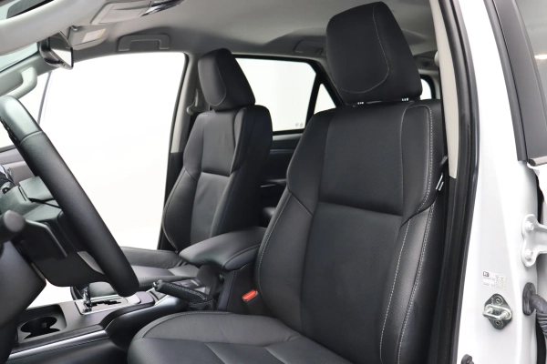 Foto do veiculo TOYOTA HILUX SW4 SRX | 7 LUGARES